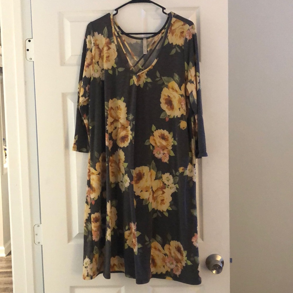 Size XL knee length long sleeve flower dress